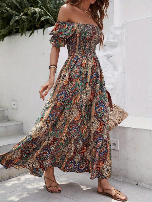 Vestito lungo bohemien spalla scoperta con stampa tropicale, motivo vibrante paisley e floreale, dettagli arricciati, tessuto in poliestere, perfetto per spiaggia o uscite casual, coprispiaggia, motivo paisley, vestito leggero, abito da spiaggia